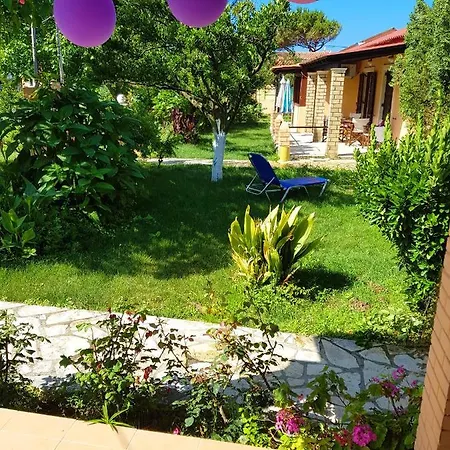 Beachfront Yannis On Agios Gordios 度假居 *