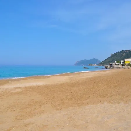 Beachfront Yannis On Agios Gordios 度假居 *