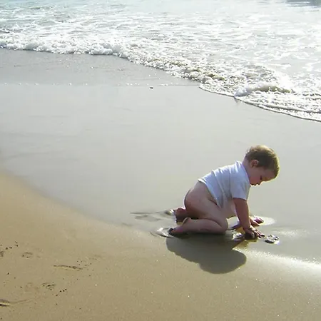 Beachfront Yannis On Agios Gordios 度假居